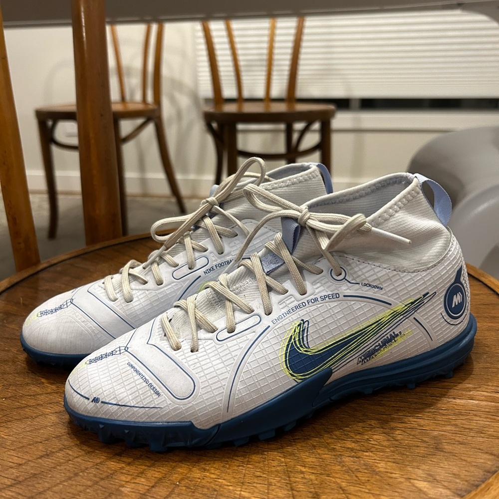 NIKE MERCURIAL SUPERFLY 8 ACADEMY YOUTH TURF SHOES - size 4